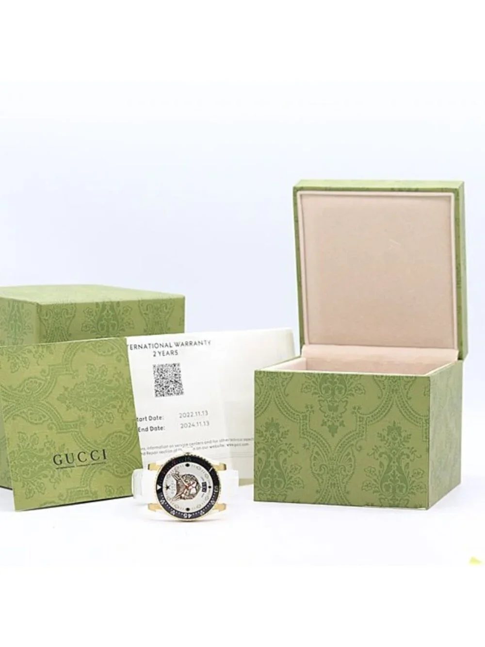 Gucci Dive 136.3 Date Cat White Dial Watch